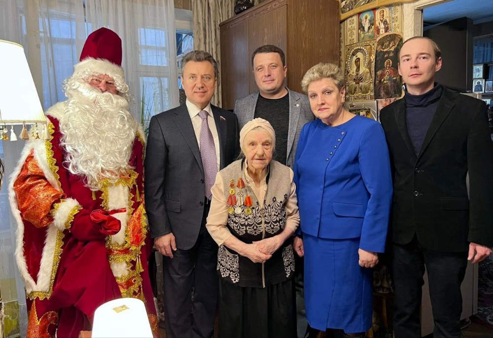 Поздравление депутата Государственной Думы Виктории Николаевой с Новым годом и Рождеством!